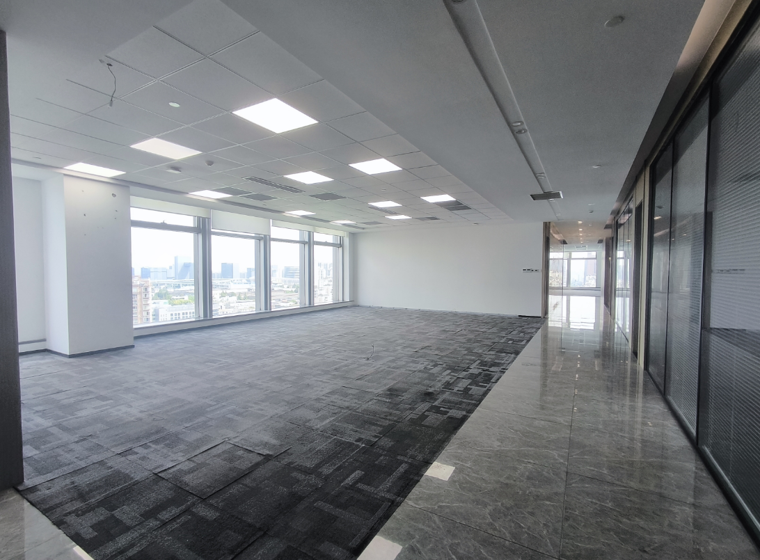 寶華中心辦公室出租，747平米，租金5.9元/㎡/天