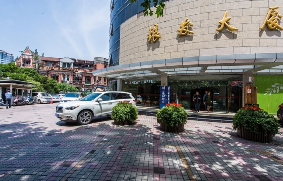 銀發(fā)大廈