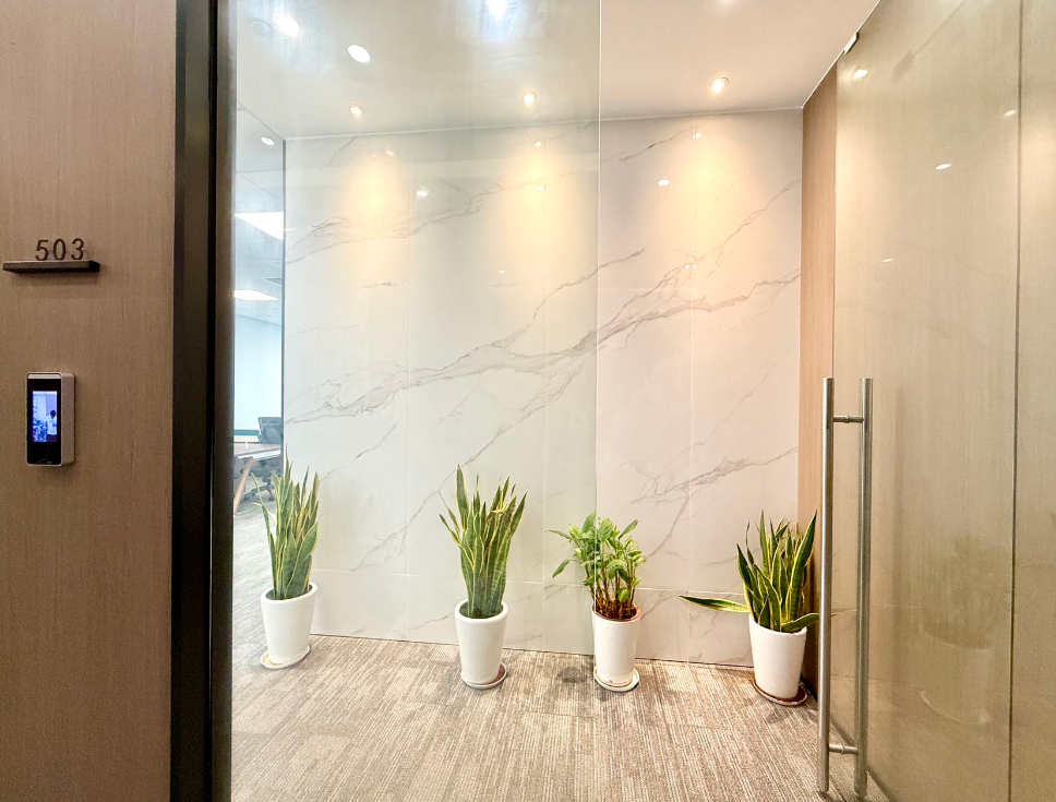 山金金融廣場(chǎng)寫字樓出租，面積221平米，租金報(bào)價(jià)5.5元/平米/天