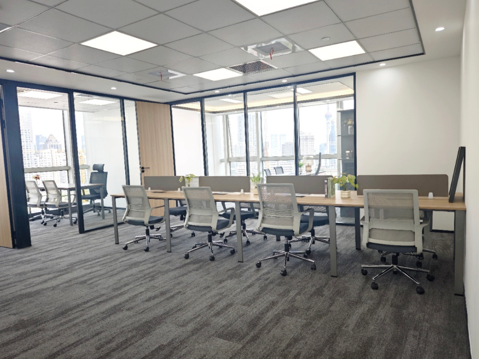 東淮海國(guó)際大廈寫字樓出租，面積197平米，租金報(bào)價(jià)3.8 元/平/天