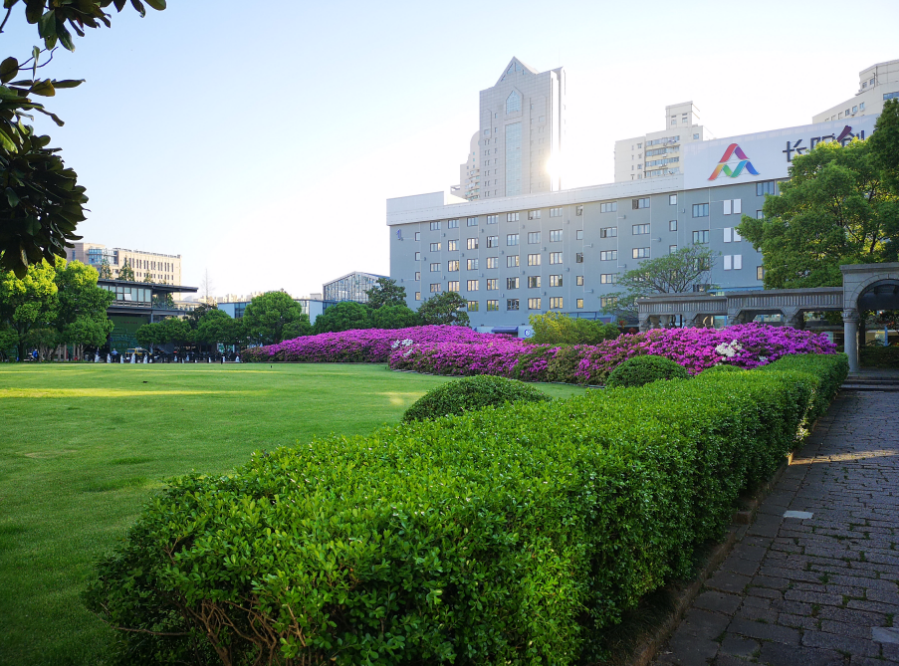 長陽創(chuàng)谷出租，整層面積1750平米，租金報價4元/平/天