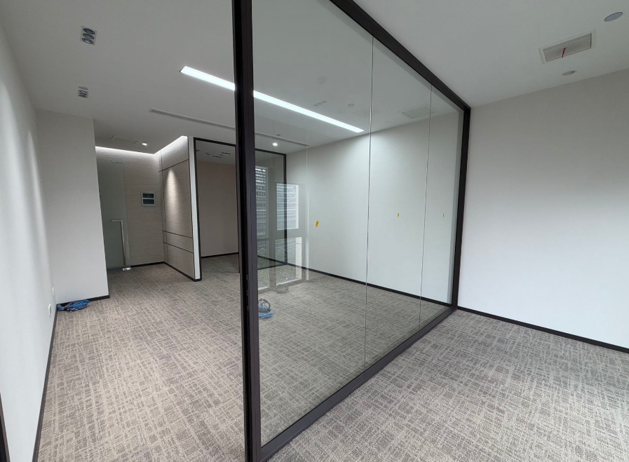 雙獅匯辦公室出租，面積90平米，租金報價18500元/月