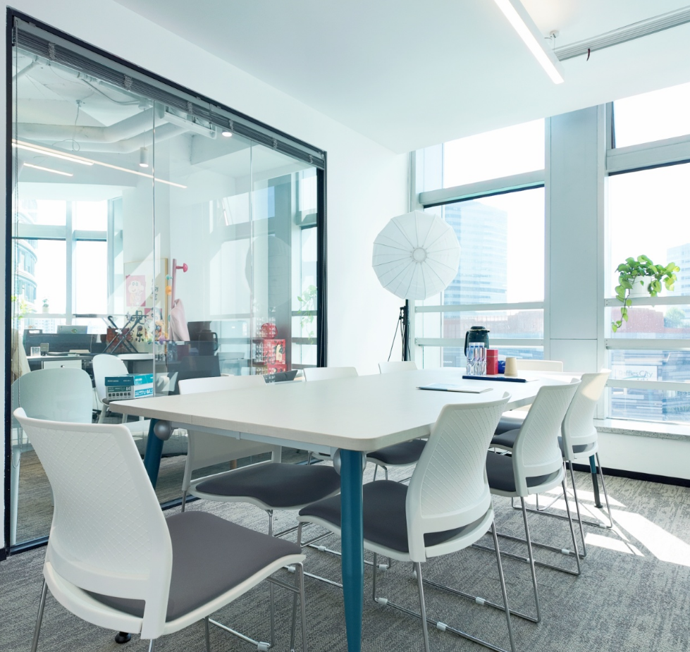 聯(lián)通大廈寫字樓出租，2隔斷，8工位，月租金26802元/月