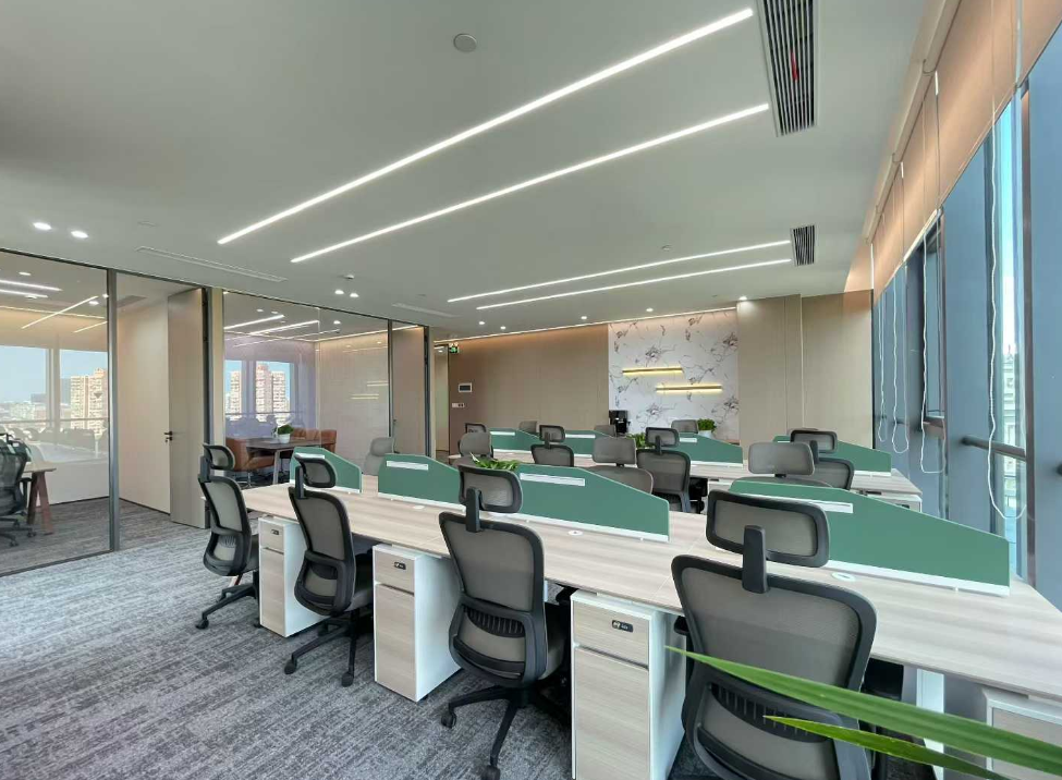 新閔萬科中心辦公室出租，面積223平米，租金報(bào)價(jià)3元/平米/天