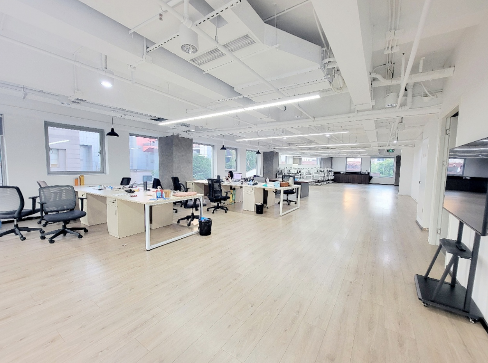 中航德必WE辦公室出租，面積623平米，租金報(bào)價(jià)5元/㎡/天