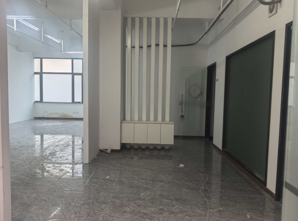 龍堇驛度創(chuàng)新中心出租，面積302㎡，租金報價2元/平米/天